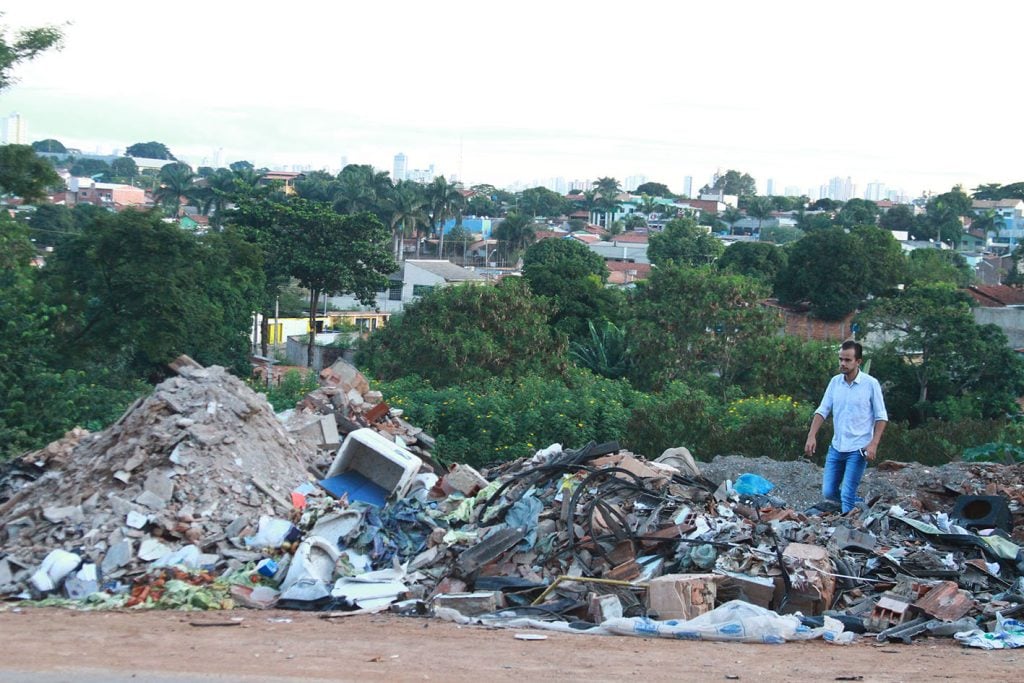 Imagem Ilustrando a Notícia: Caçambas fazem descarte ilegal de lixo