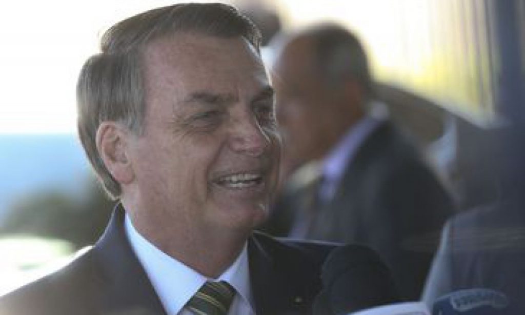 Imagem Ilustrando a Notícia: Bolsonaro: “pretendo respeitar a Lei da Anistia”