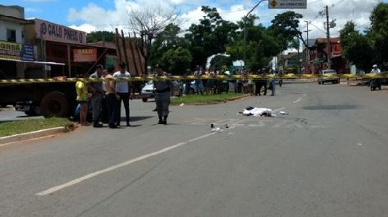 Imagem Ilustrando a Notícia: Motociclista morre após colidir com caminhão nesta quarta-feira, em Goiânia