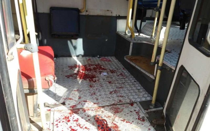 Imagem Ilustrando a Notícia: Mulher leva tiro nas mãos durante assalto a ônibus em Valparaíso