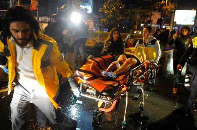 Imagem Ilustrando a Notícia: Ataque terrorista mata 39 fuliões na virada do ano em Istambul