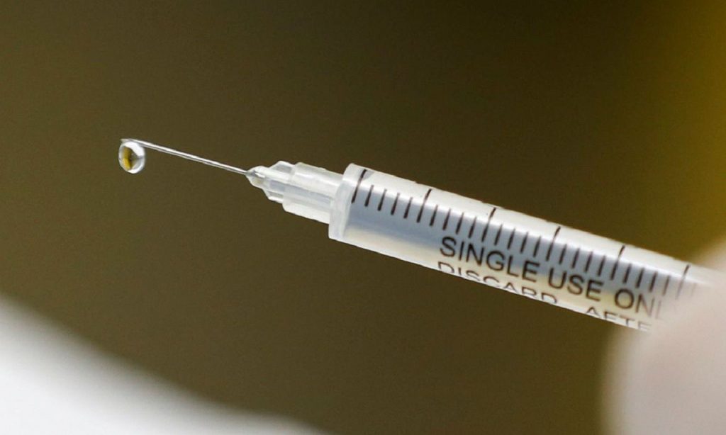 Imagem Ilustrando a Notícia: Fiocruz espera que vacinação contra Covid-19 comece até março de 2021