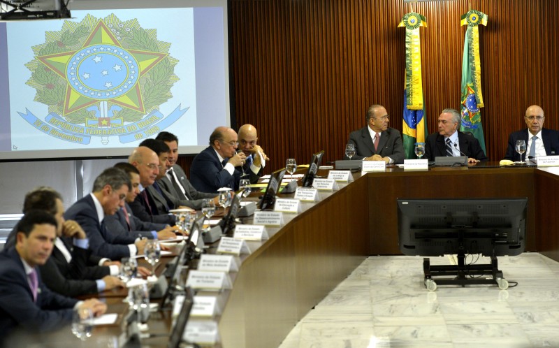 Imagem Ilustrando a Notícia: Primeira reunião do governo Temer define cortes em pastas