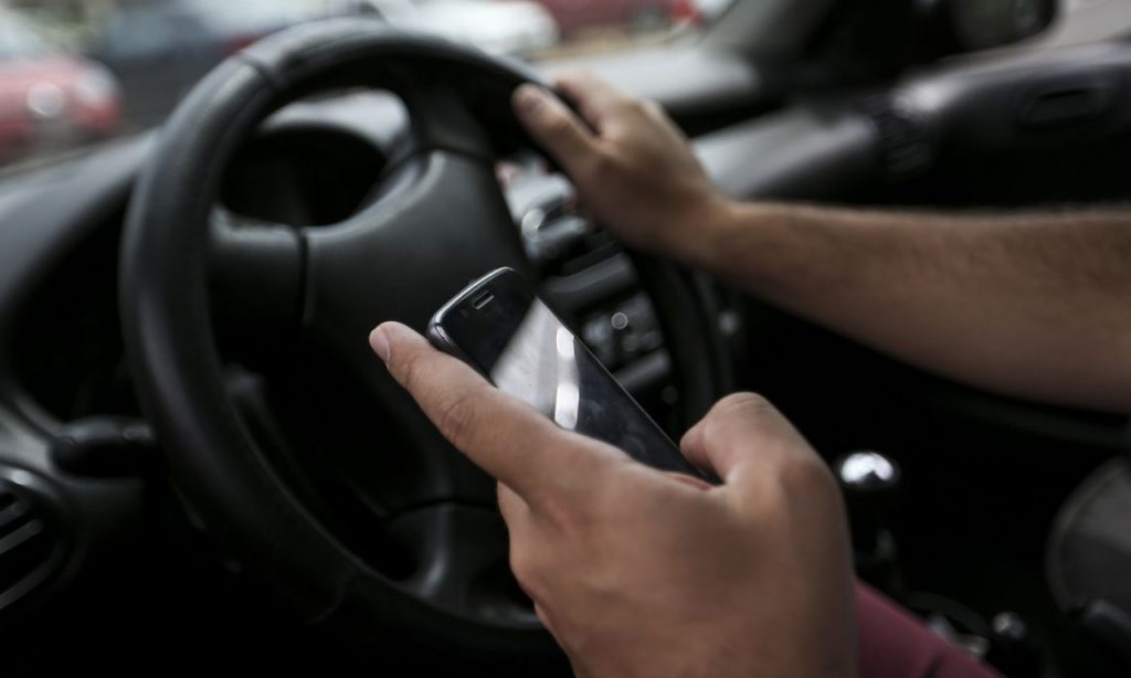 Imagem Ilustrando a Notícia: Aplicativo bloqueia ligações e mensagens para celular no trânsito