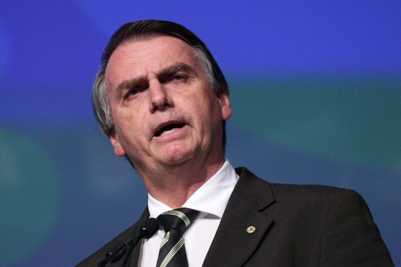 Imagem Ilustrando a Notícia: Bolsonaro diz que participará dos debates políticos