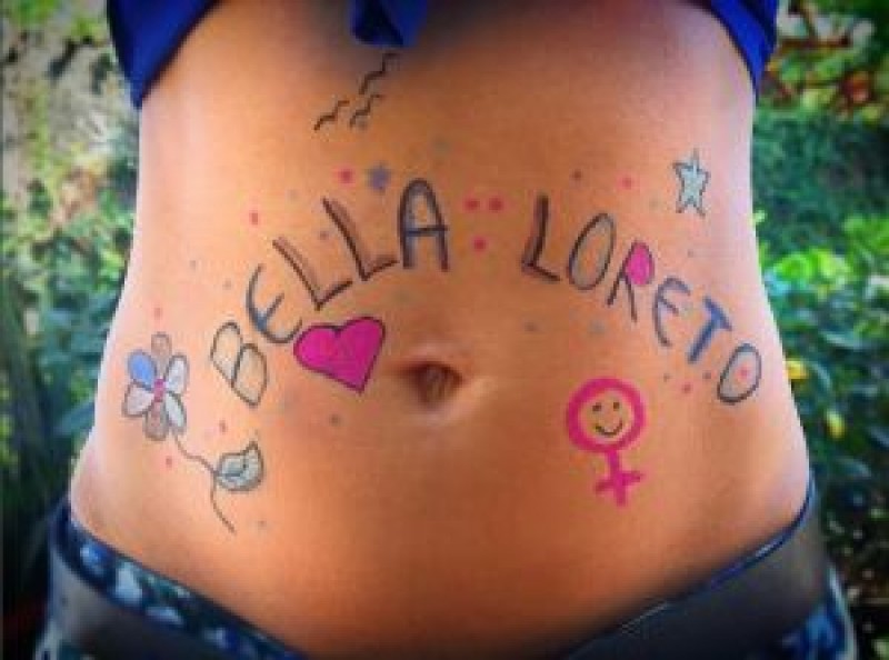 Imagem Ilustrando a Notícia: Débora Nascimento, de biquíni, mostra barriga de gravidez