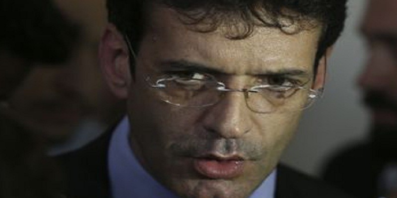 Imagem Ilustrando a Notícia: Bolsonaro indica deputado mais votado de Minas para o Turismo