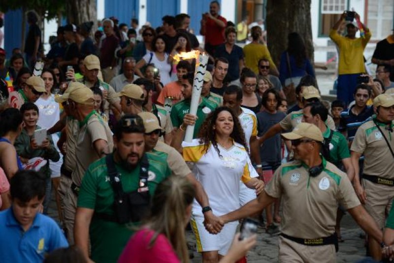 Imagem Ilustrando a Notícia: Chama olímpica chega ao estado do Rio de Janeiro após percorrer o país