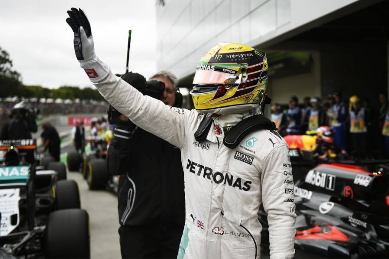 Imagem Ilustrando a Notícia: Hamilton faz a pole e Massa larga em sétimo no GP da Austrália