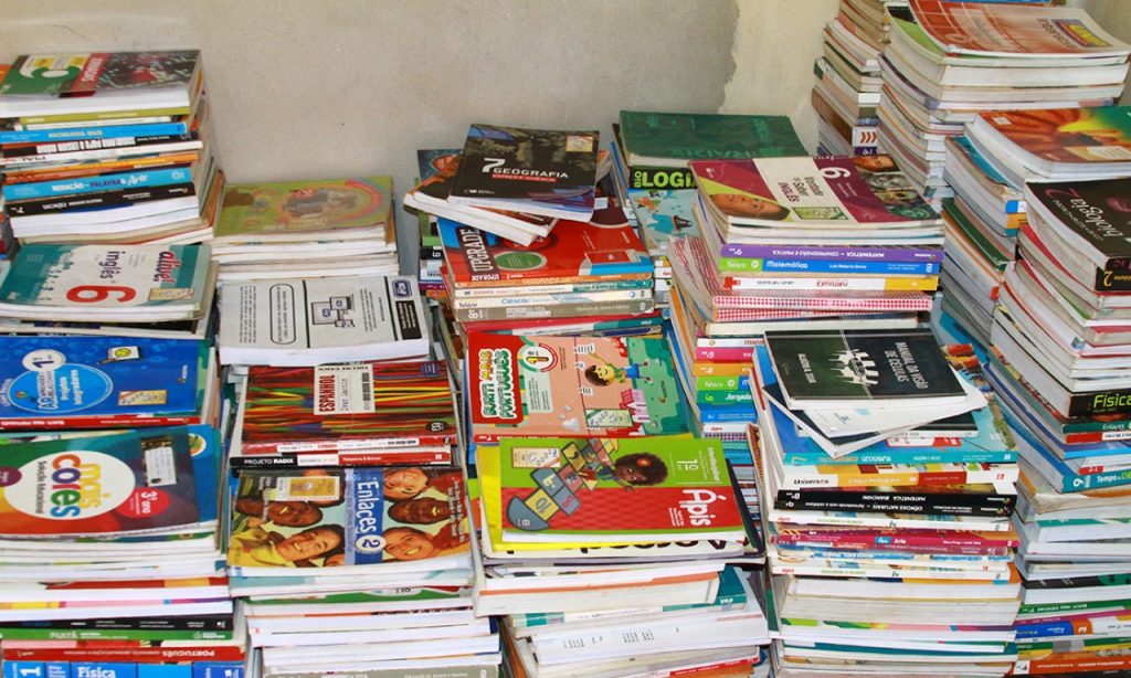 Imagem Ilustrando a Notícia: ONG disponibiliza livros didáticos para comunidade