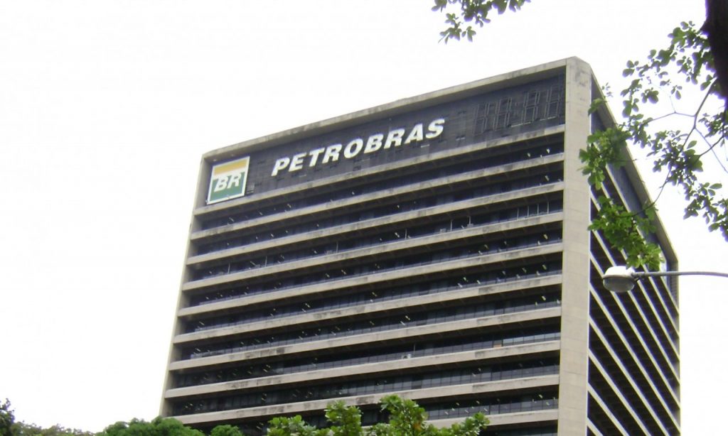 Imagem Ilustrando a Notícia: Petrobras confirma contenção de vazamento em plataforma no ES