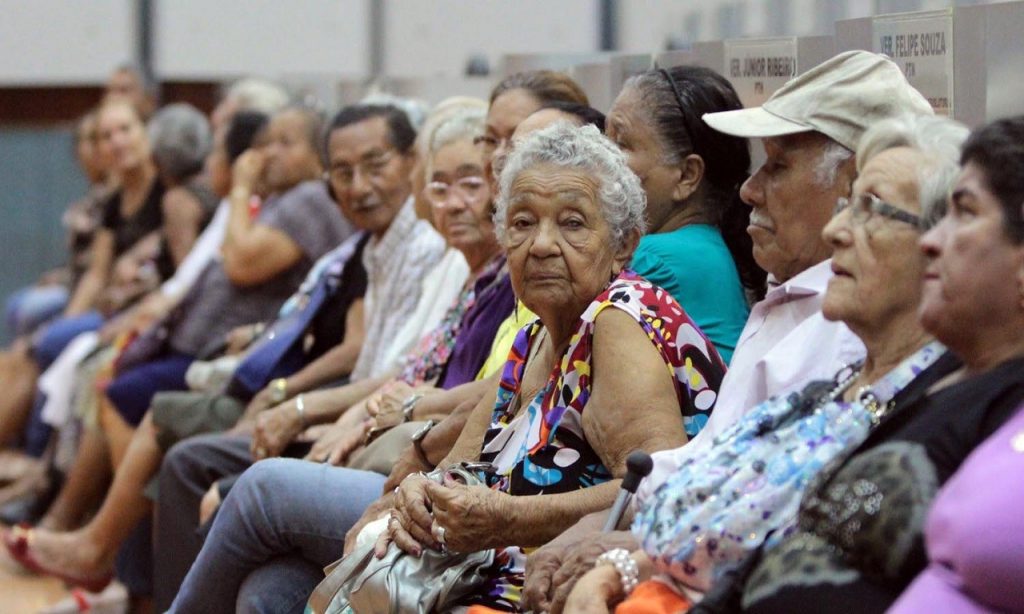 Imagem Ilustrando a Notícia: Brasileiros acima dos 65 anos são mais de 10% da população, diz FGV