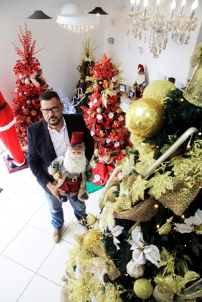 Imagem Ilustrando a Notícia: Lojas adiantam decoração natalina para atrair clientes
