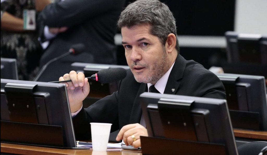 Imagem Ilustrando a Notícia: PSL mira em corte de gastos para garantir o “básico”, diz líder