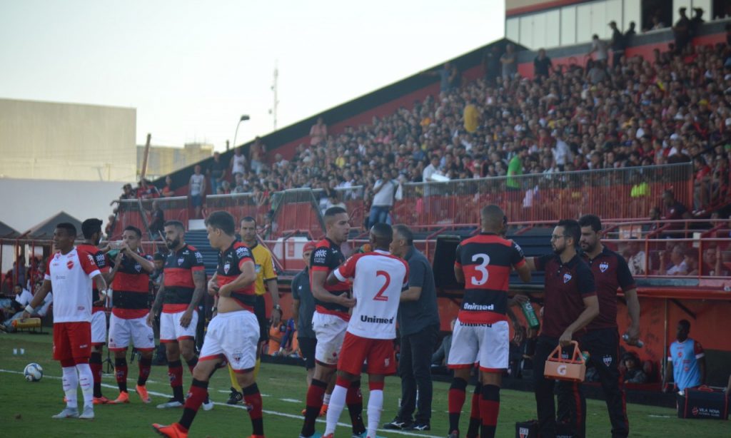 Imagem Ilustrando a Notícia: Atlético Goianiense e Vila Nova se enfrentam com dois objetivos diferentes