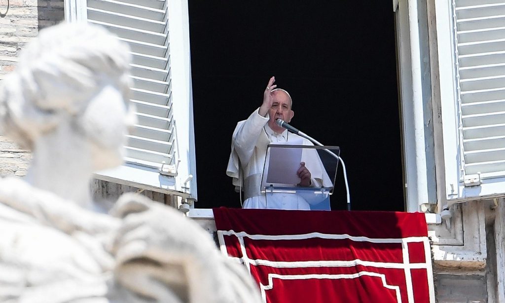 Imagem Ilustrando a Notícia: Papa fala da superação da Itália sobre Covid-19 e lamenta morte por minuto no Brasil