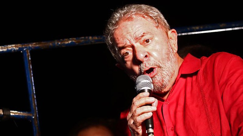 Imagem Ilustrando a Notícia: Justiça determina que Lula pague R$ 31 milhões no caso do triplex