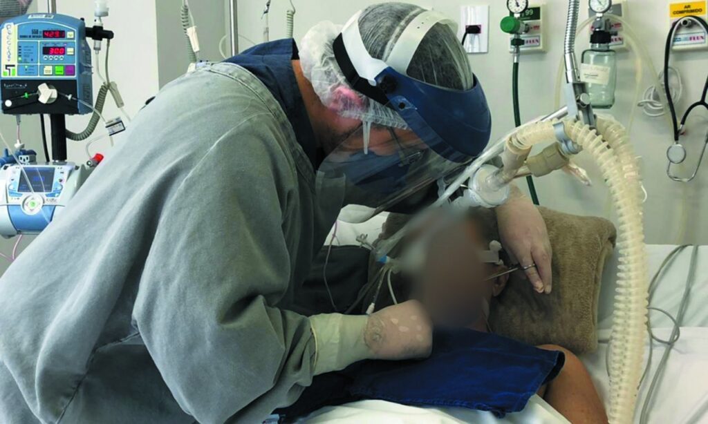 Imagem Ilustrando a Notícia: Dentistas previnem infecções que podem agravar estado de pacientes na UTI