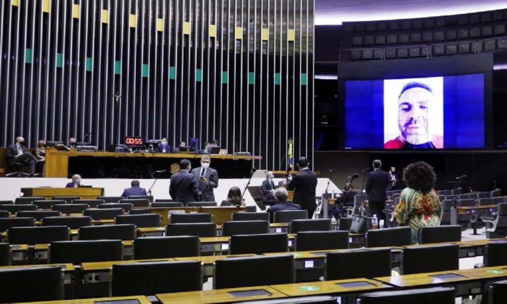 Imagem Ilustrando a Notícia: Parlamentares cobram definição sobre vacina contra a Covid-19 no Brasil