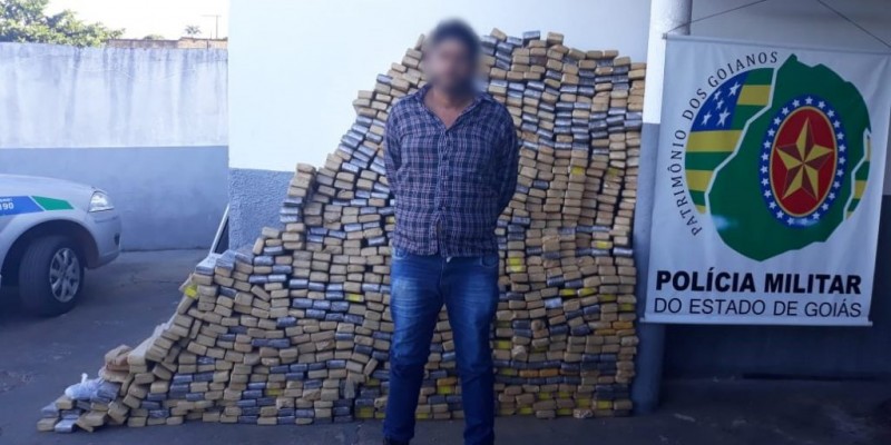 Imagem Ilustrando a Notícia: Uma tonelada de maconha é apreendida por militares, em Paraúna