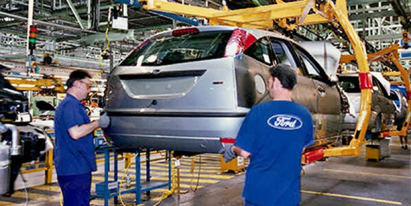 Imagem Ilustrando a Notícia: Ford concede férias coletivas e paralisa produção por 21 dias