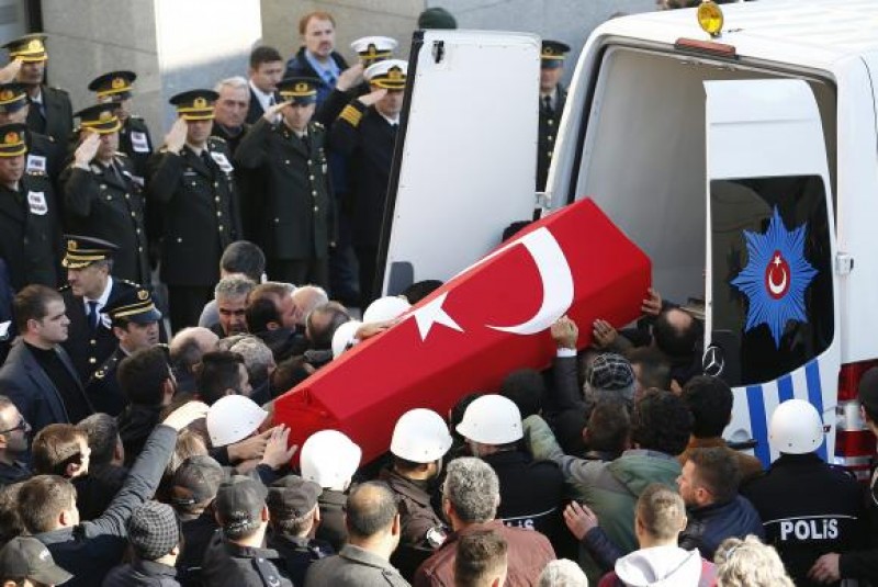 Imagem Ilustrando a Notícia: Duplo atentado no centro de Istambul deixa ao menos 38 mortos