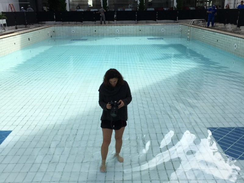 Imagem Ilustrando a Notícia: Icônica piscina da Copa está vazia: pelo menos vai virar obra de arte