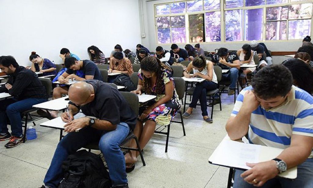 Imagem Ilustrando a Notícia: Encceja é aplicado neste domingo em 611 municípios brasileiros