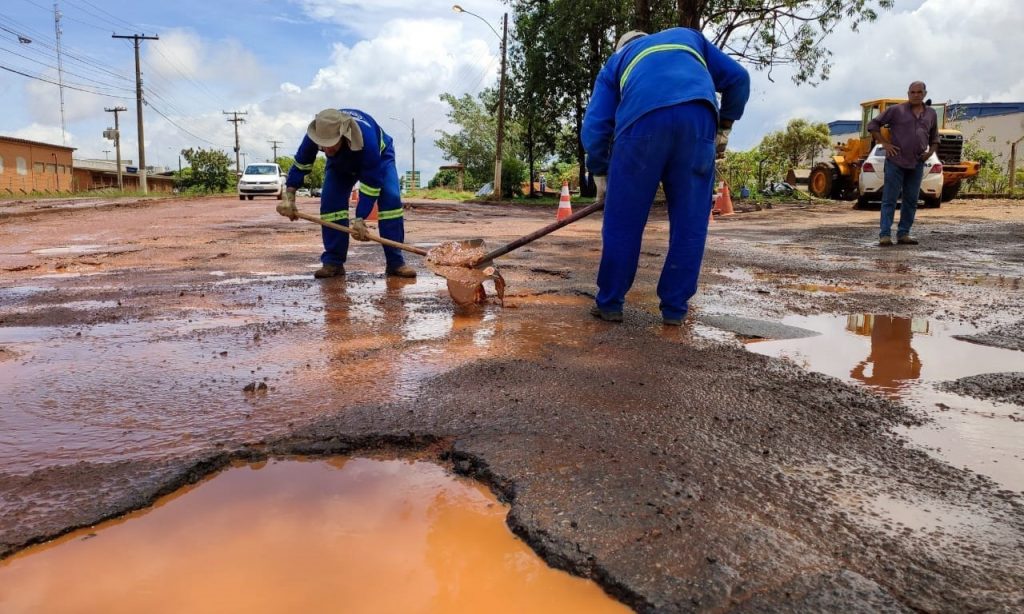Imagem Ilustrando a Notícia: Governo investe R$ 2 milhões para recuperar o pavimento asfáltico do Daia