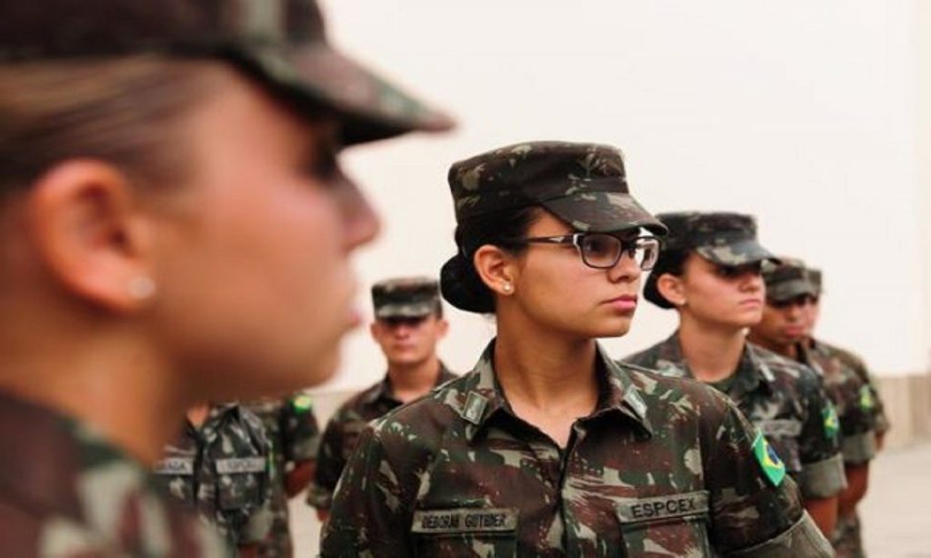 Imagem Ilustrando a Notícia: Serviço militar aberto às mulheres está em discussão no Senado