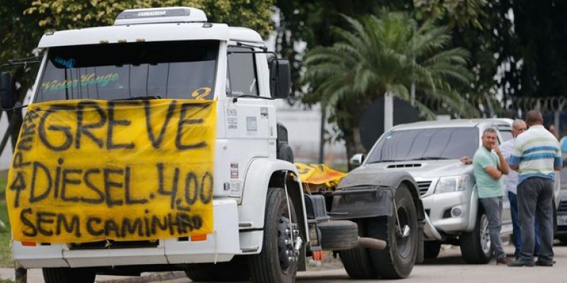 Imagem Ilustrando a Notícia: Empresas pedem desconto de multas por greve de caminhoneiros