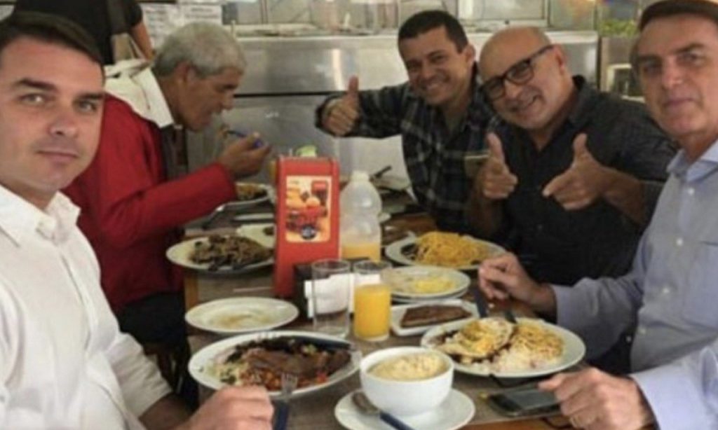 Imagem Ilustrando a Notícia: Justiça do Rio quebra sigilo telefônico de pessoas ligadas à Bolsonaro