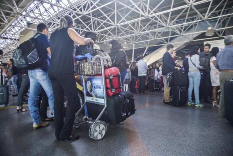 Imagem Ilustrando a Notícia: Proibição de cobrança de bagagens ainda depende de votação na Câmara