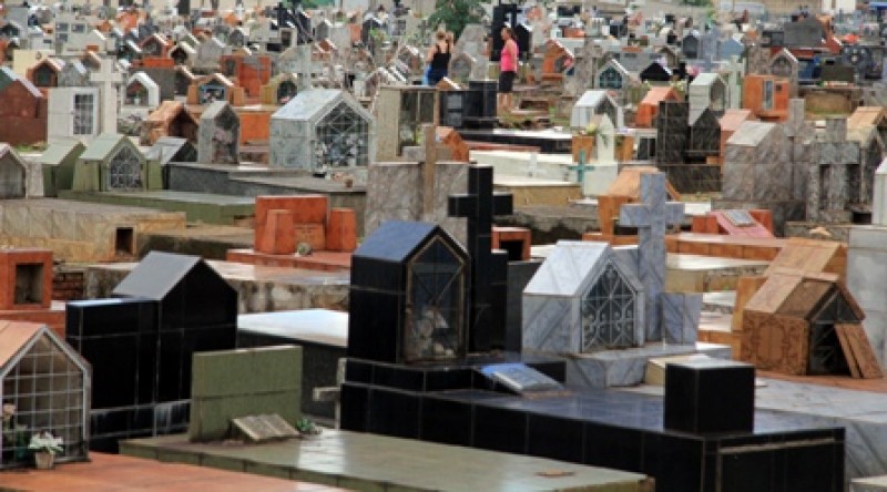 Imagem Ilustrando a Notícia: 400 mil devem visitar cemitérios em Goiânia