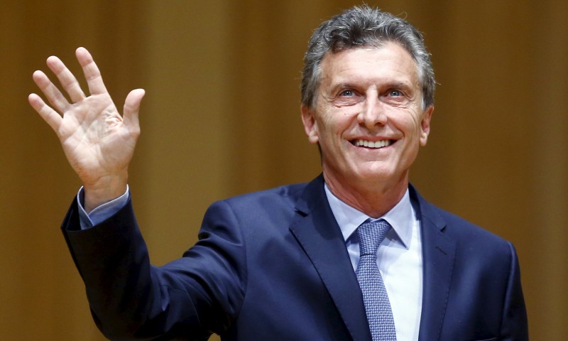 Imagem Ilustrando a Notícia: Presidente da Argentina demite ministro da Fazenda e divide pasta em duas
