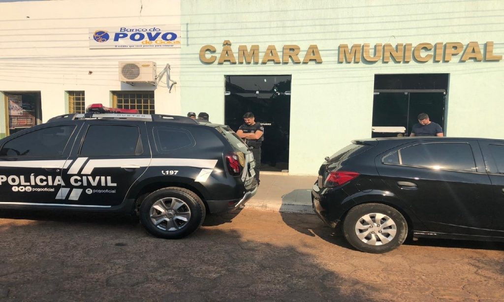 Imagem Ilustrando a Notícia: Operação prende ex-prefeito, vereadores e secretários de Araguapaz