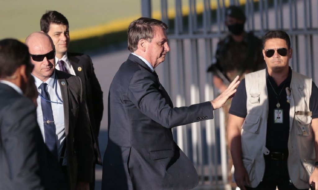 Imagem Ilustrando a Notícia: Bolsonaro diz que vai nomear novo diretor da PF nesta segunda-feira (4)