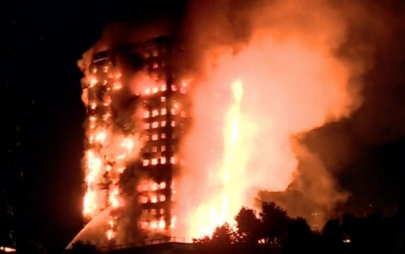 Imagem Ilustrando a Notícia: Polícia diz que 58 pessoas desaparecidas após incêndio em Londres morreram