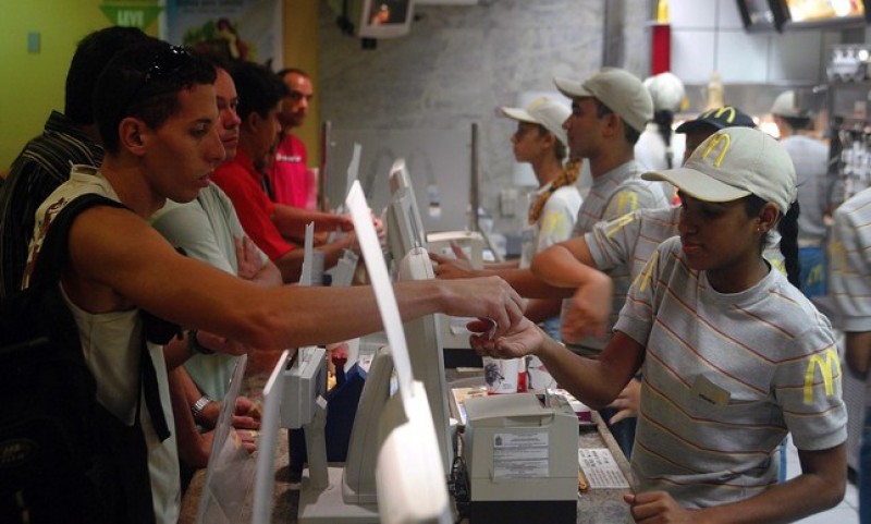 Imagem Ilustrando a Notícia: McDonald’s gera 14 mil vagas para jovens em 2017