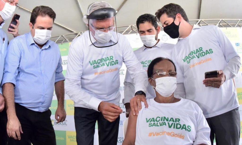 Imagem Ilustrando a Notícia: Governo de Goiás prepara vacinação de idosos acima dos 80 anos