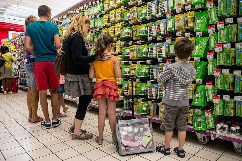 Imagem Ilustrando a Notícia: Intenção de consumo das famílias aumenta quase 10% em janeiro, diz CNC