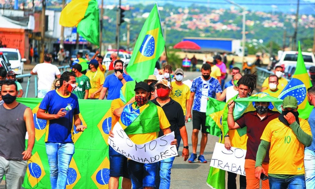 Imagem Ilustrando a Notícia: Manifestantes protestam pelo 2º dia contra fechamento em Goiânia