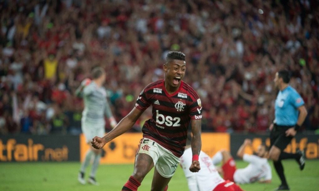 Imagem Ilustrando a Notícia: Bruno Henrique brilha e Flamengo bate o Internacional