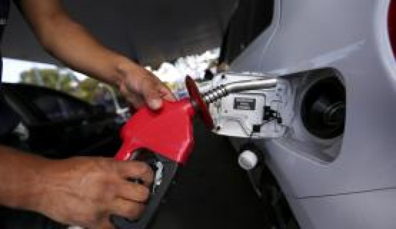 Imagem Ilustrando a Notícia: Justiça suspende novamente aumento de impostos sobre combustíveis