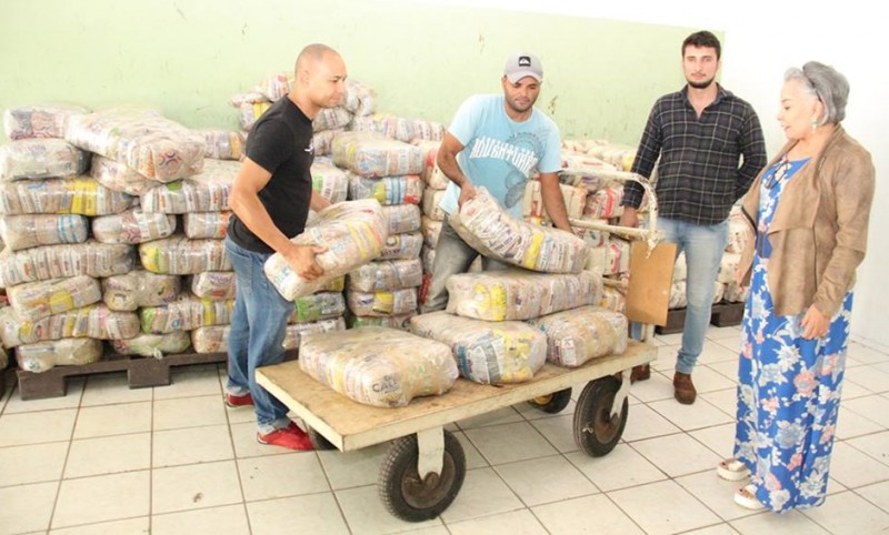 Imagem Ilustrando a Notícia: Secretaria recebe mais de 4 toneladas de alimentos