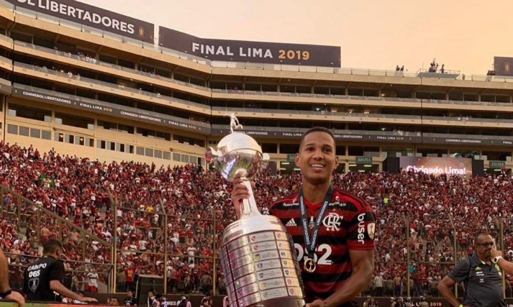 Imagem Ilustrando a Notícia: João Lucas comemora ano mágico pelo Flamengo