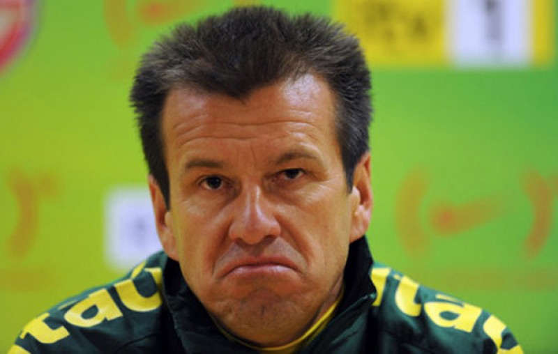 Imagem Ilustrando a Notícia: Dunga é demitido da Seleção Brasileira