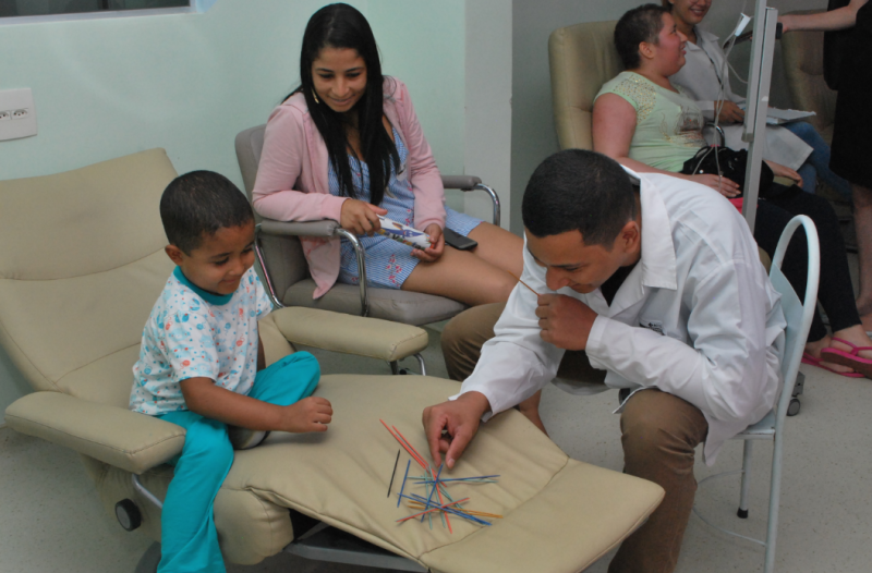 Imagem Ilustrando a Notícia: Crianças hospitalizadas recebem aulas de exatas de alunos voluntários da UFG