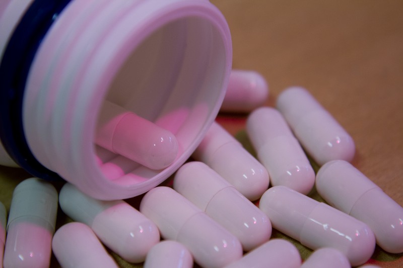 Imagem Ilustrando a Notícia: Anvisa suspende venda e uso de lotes de medicamento para câncer de mama