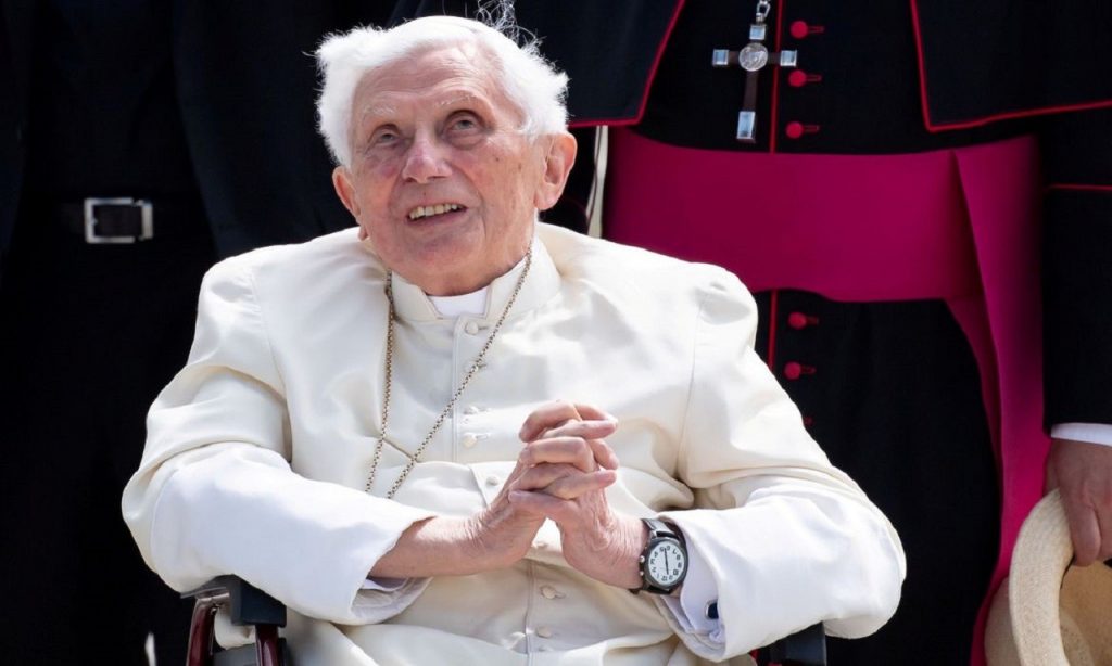 Imagem Ilustrando a Notícia: Ex-papa Bento XVI está gravemente doente, afirma jornal alemão